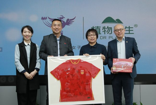 据《全市场》报道，斯皮纳佐拉有可能在冬季离开罗马。